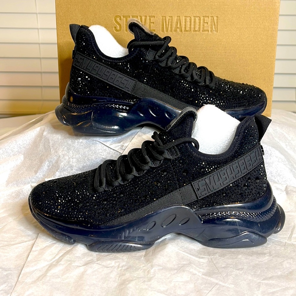 Steve Madden black maxima sneaker with black jewels and gel souls